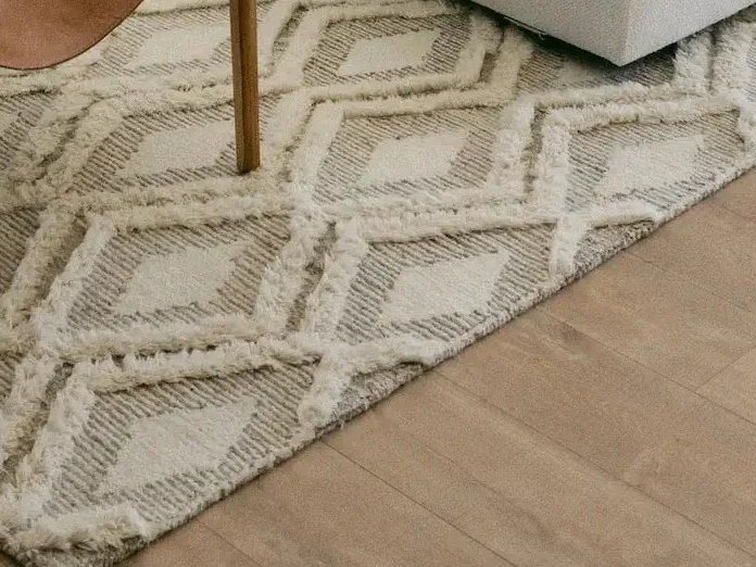 Blue rug under modern dining room table